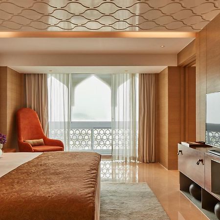 The Taj Mahal Tower, Mumbai Hotel Buitenkant foto A bedroom at Taj Bengal