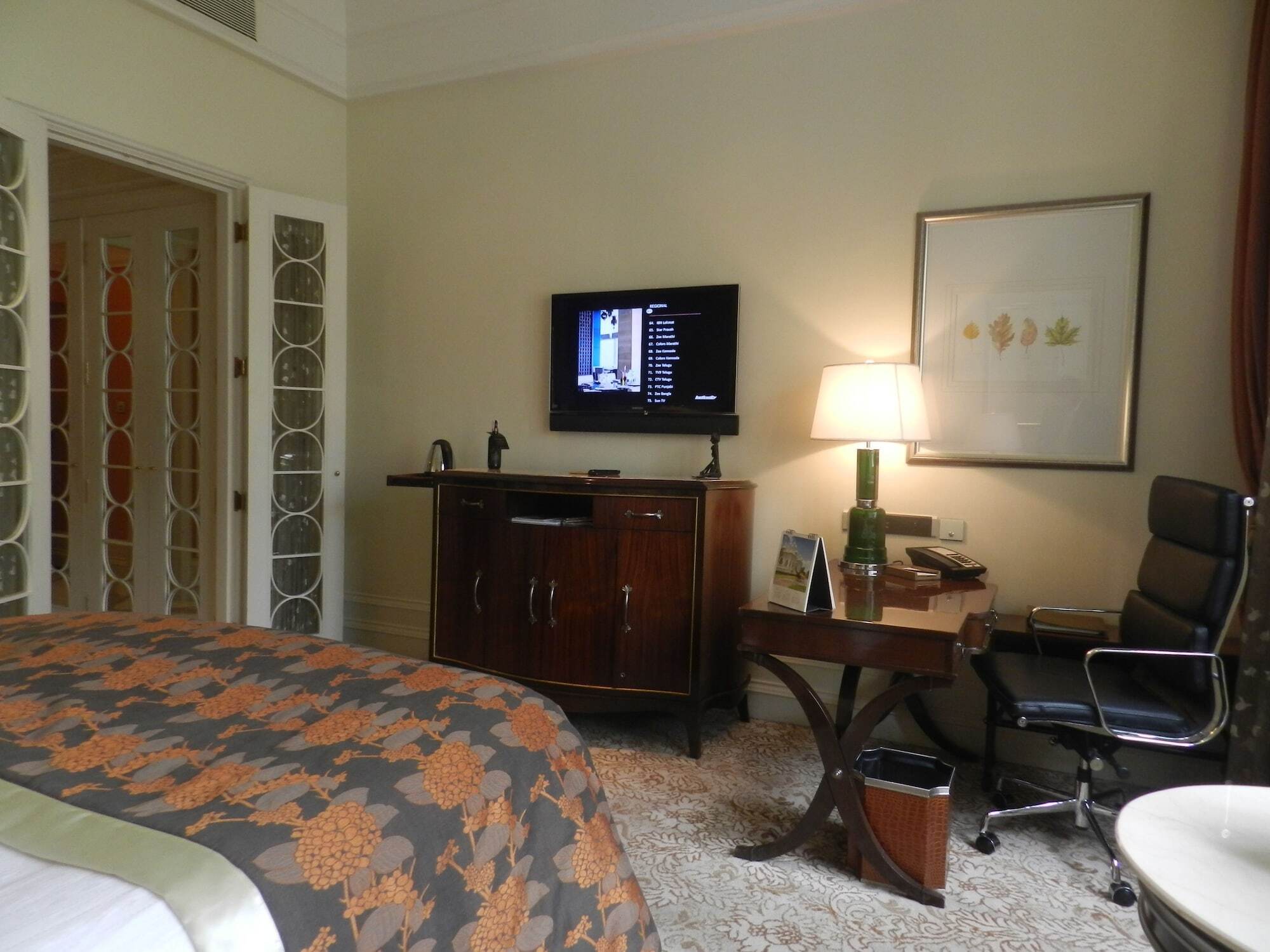 The Taj Mahal Tower, Mumbai Hotel Buitenkant foto A room at the hotel