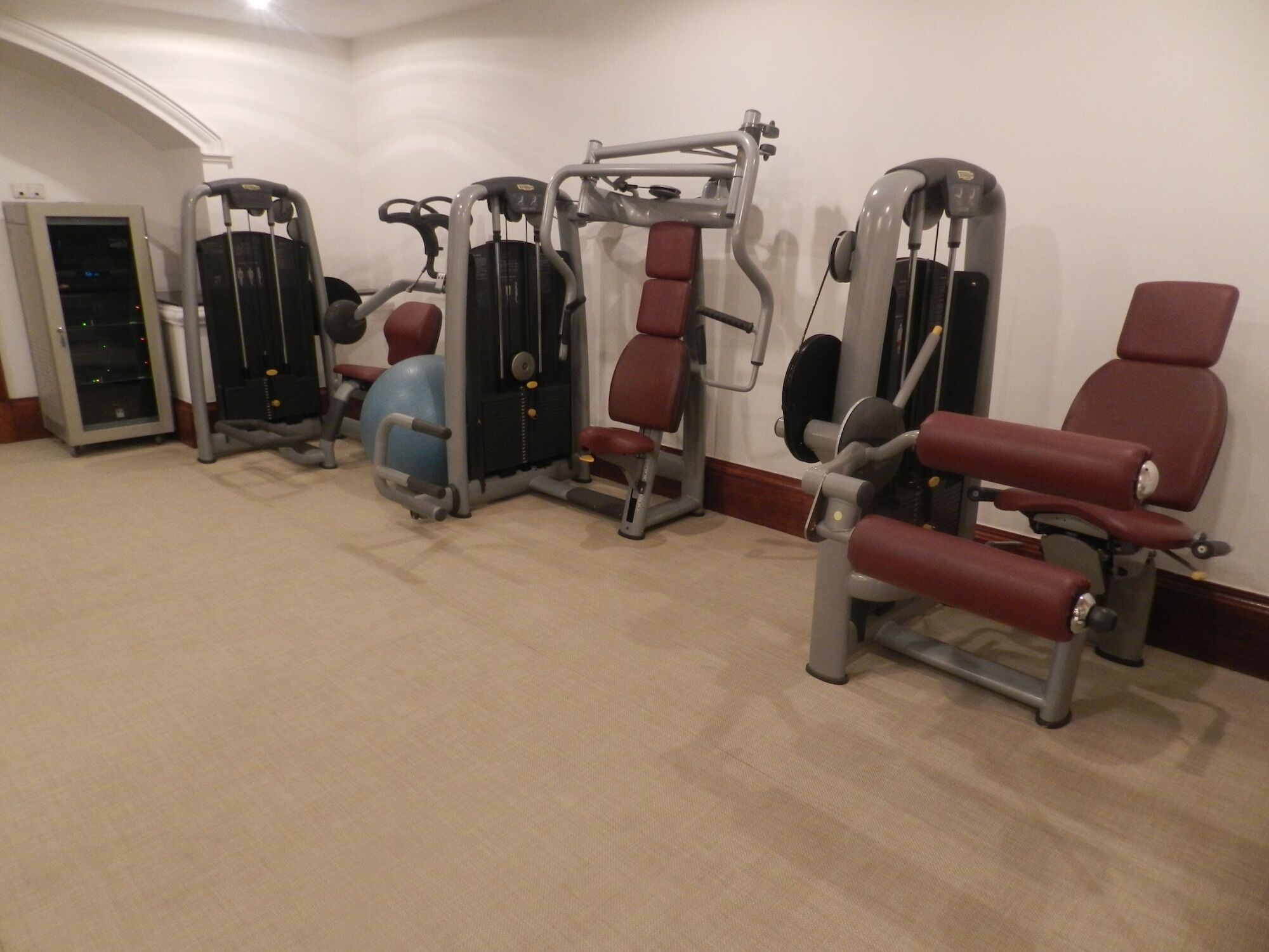The Taj Mahal Tower, Mumbai Hotel Buitenkant foto Leg extension machine (right)