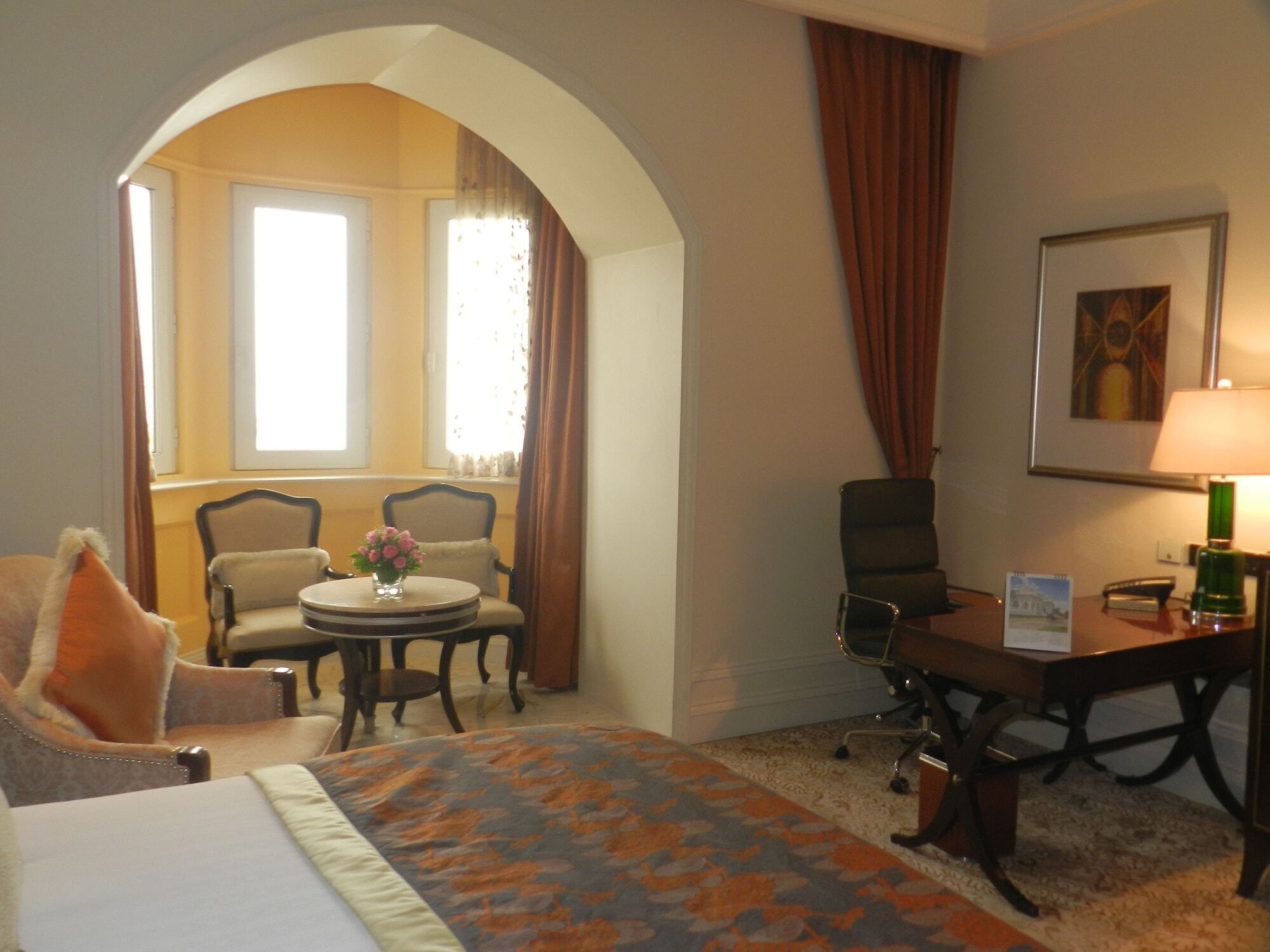 The Taj Mahal Tower, Mumbai Hotel Buitenkant foto A room at the hotel