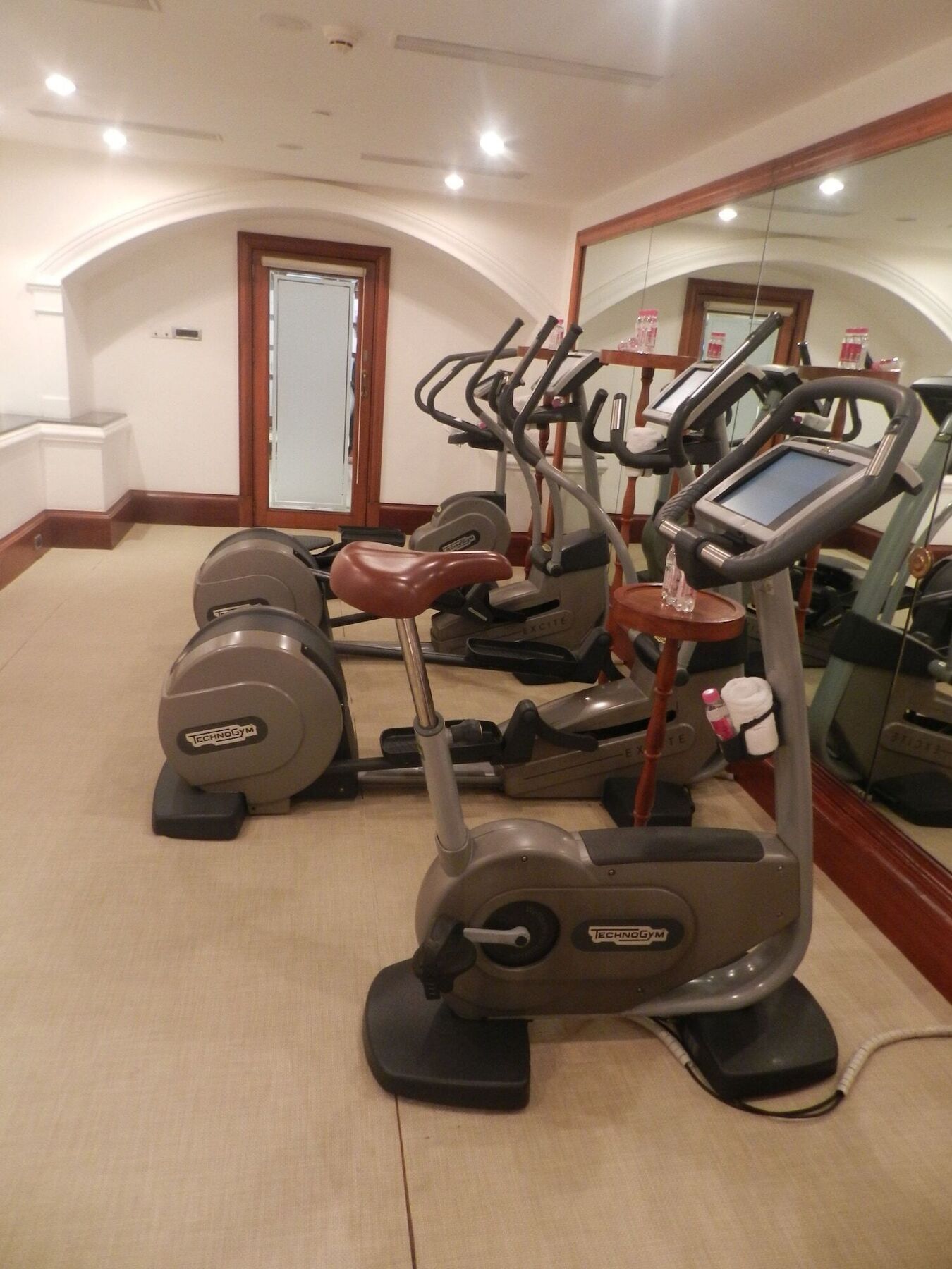 The Taj Mahal Tower, Mumbai Hotel Buitenkant foto Elliptical cross trainer