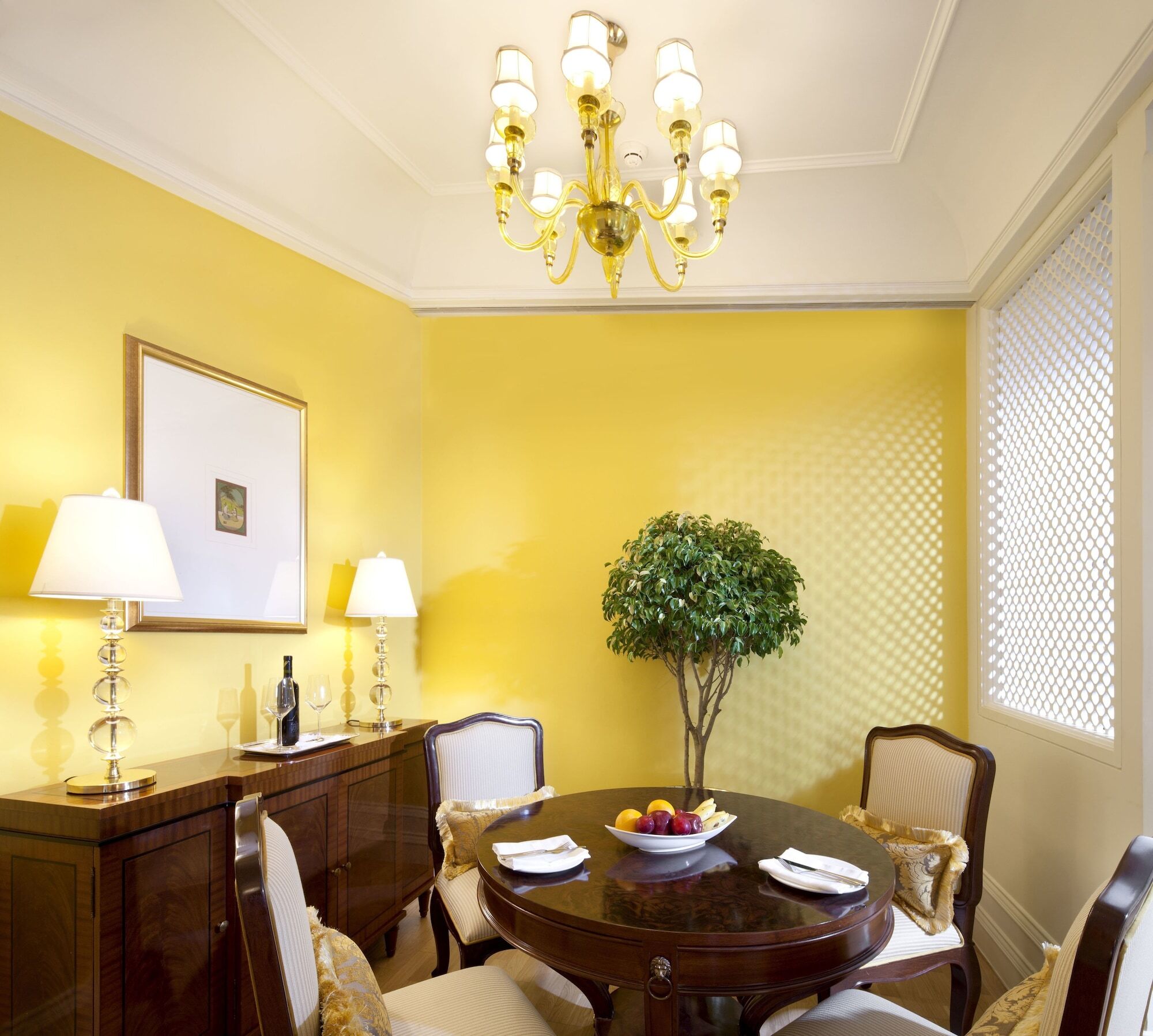 The Taj Mahal Tower, Mumbai Hotel Buitenkant foto A room with yellow walls