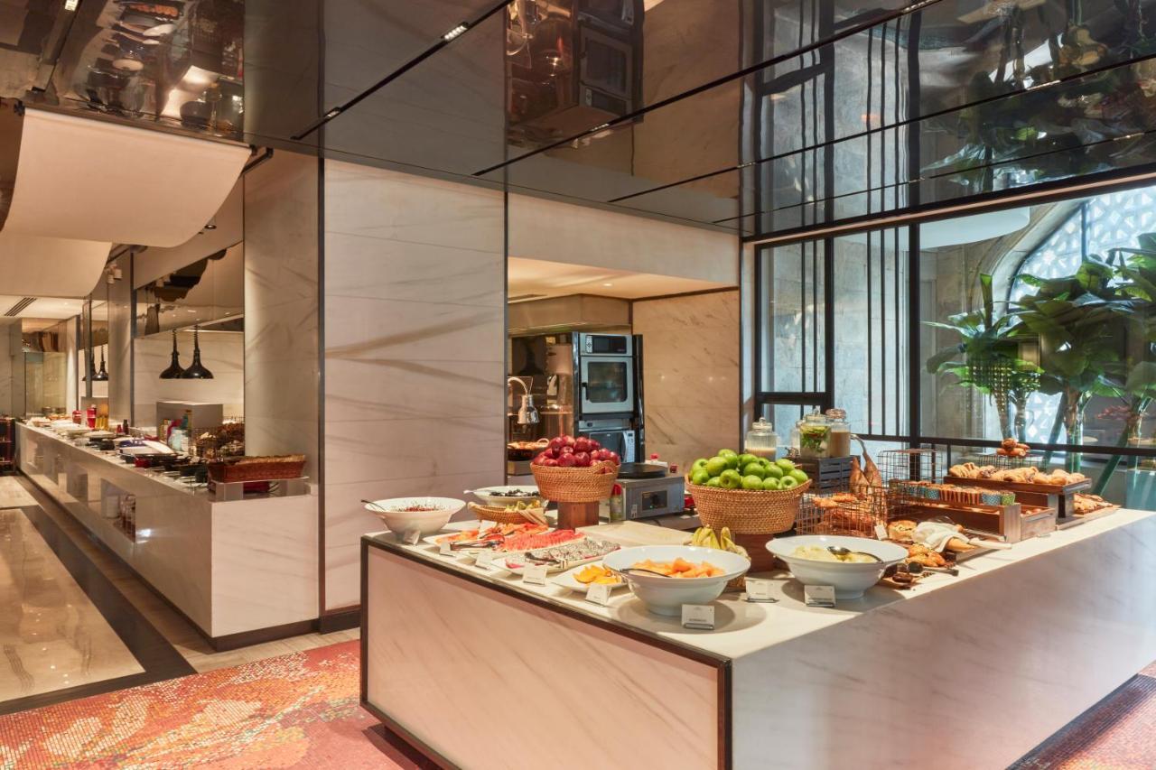 The Taj Mahal Tower, Mumbai Hotel Buitenkant foto The buffet at the lobby
